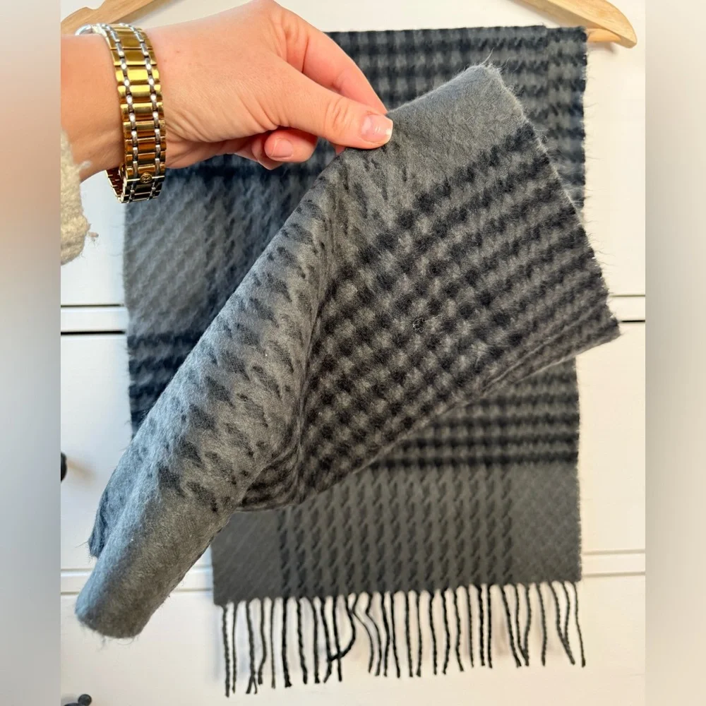 100% Cashmere Scarf Made in Scotland Gray Plaid Fringe